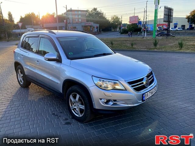 Серый Фольксваген Тигуан, объемом двигателя 2 л и пробегом 185 тыс. км за 9200 $, фото 2 на Automoto.ua