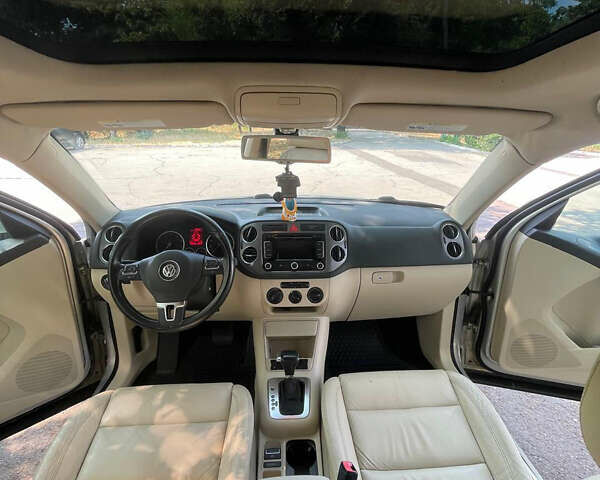 Серый Фольксваген Тигуан, объемом двигателя 2 л и пробегом 155 тыс. км за 10500 $, фото 19 на Automoto.ua