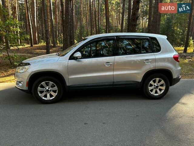 Серый Фольксваген Тигуан, объемом двигателя 2 л и пробегом 248 тыс. км за 9500 $, фото 6 на Automoto.ua