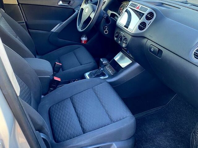 Серый Фольксваген Тигуан, объемом двигателя 2 л и пробегом 185 тыс. км за 9200 $, фото 6 на Automoto.ua