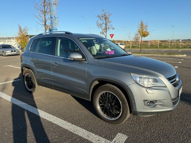 Серый Фольксваген Тигуан, объемом двигателя 2 л и пробегом 244 тыс. км за 14000 $, фото 2 на Automoto.ua