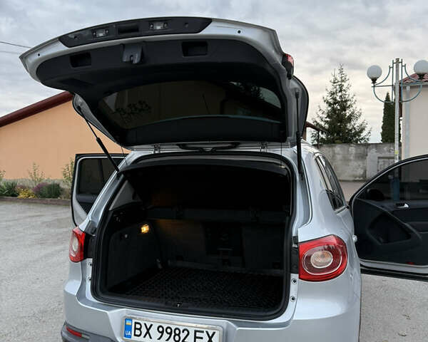 Серый Фольксваген Тигуан, объемом двигателя 1.4 л и пробегом 165 тыс. км за 9700 $, фото 23 на Automoto.ua