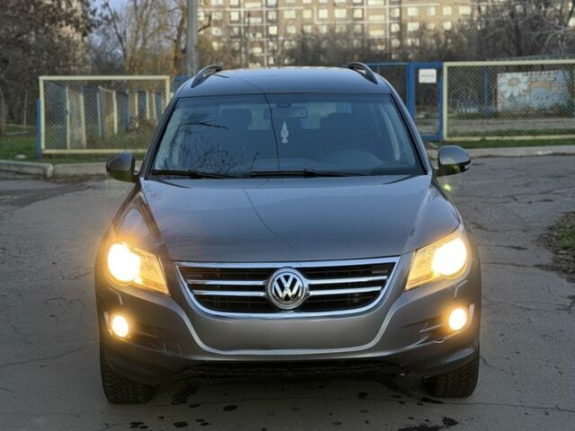 Серый Фольксваген Тигуан, объемом двигателя 2 л и пробегом 260 тыс. км за 5900 $, фото 6 на Automoto.ua
