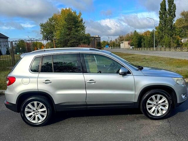 Сірий Фольксваген Тігуан, об'ємом двигуна 2 л та пробігом 232 тис. км за 9700 $, фото 1 на Automoto.ua