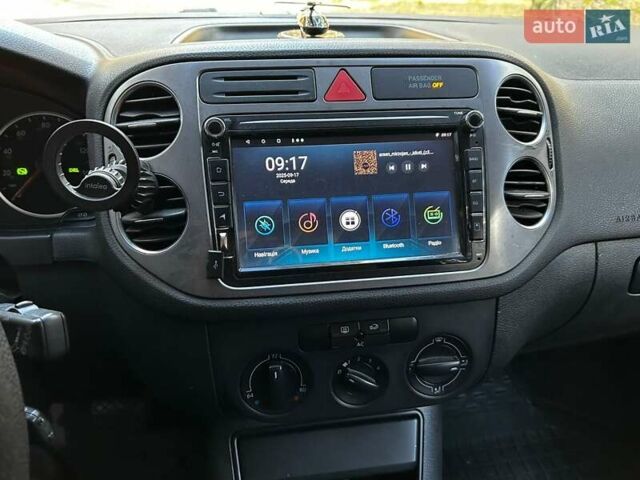 Серый Фольксваген Тигуан, объемом двигателя 2 л и пробегом 248 тыс. км за 9500 $, фото 19 на Automoto.ua