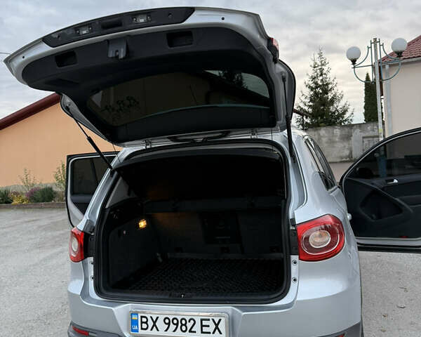 Серый Фольксваген Тигуан, объемом двигателя 1.4 л и пробегом 165 тыс. км за 9700 $, фото 41 на Automoto.ua