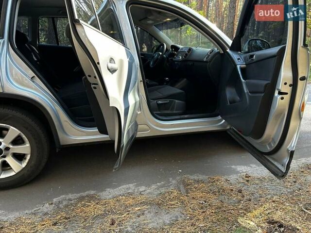 Серый Фольксваген Тигуан, объемом двигателя 2 л и пробегом 248 тыс. км за 9500 $, фото 8 на Automoto.ua