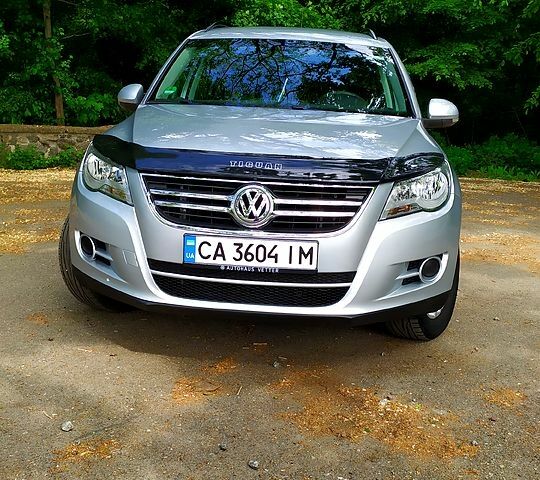 Серый Фольксваген Тигуан, объемом двигателя 1.4 л и пробегом 230 тыс. км за 10350 $, фото 3 на Automoto.ua