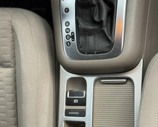 Сірий Фольксваген Тігуан, об'ємом двигуна 2 л та пробігом 226 тис. км за 12200 $, фото 35 на Automoto.ua