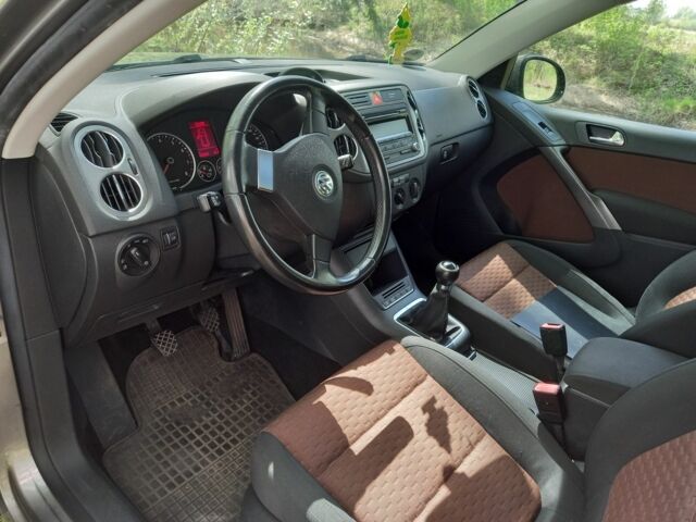 Серый Фольксваген Тигуан, объемом двигателя 1.4 л и пробегом 185 тыс. км за 9200 $, фото 12 на Automoto.ua