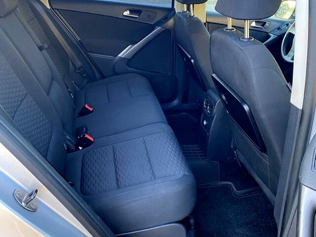 Серый Фольксваген Тигуан, объемом двигателя 2 л и пробегом 185 тыс. км за 9200 $, фото 7 на Automoto.ua