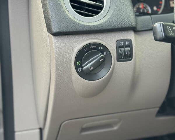 Сірий Фольксваген Тігуан, об'ємом двигуна 2 л та пробігом 226 тис. км за 12200 $, фото 48 на Automoto.ua