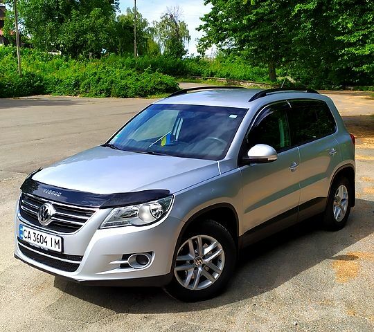 Серый Фольксваген Тигуан, объемом двигателя 1.4 л и пробегом 230 тыс. км за 10350 $, фото 1 на Automoto.ua
