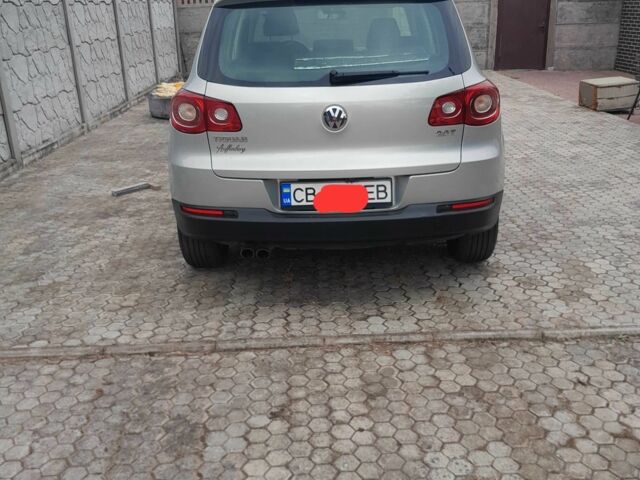 Серый Фольксваген Тигуан, объемом двигателя 2 л и пробегом 180 тыс. км за 9999 $, фото 3 на Automoto.ua