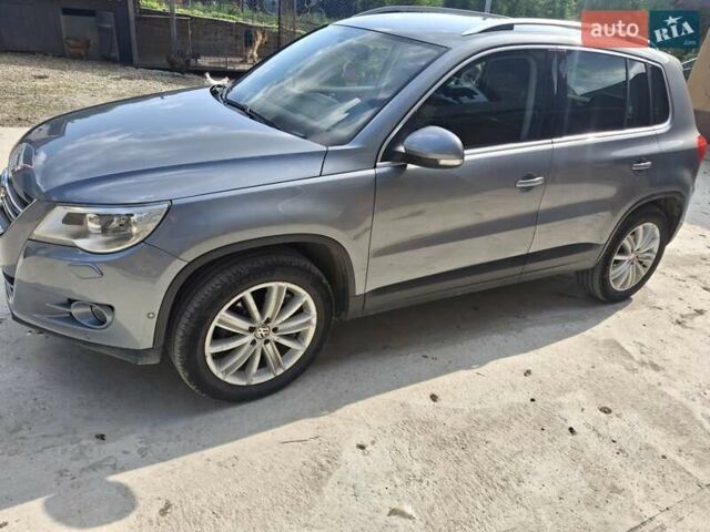 Сірий Фольксваген Тігуан, об'ємом двигуна 2 л та пробігом 300 тис. км за 10300 $, фото 2 на Automoto.ua
