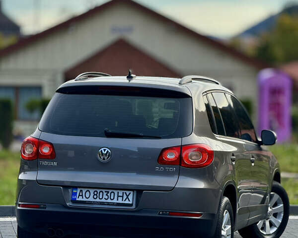 Сірий Фольксваген Тігуан, об'ємом двигуна 2 л та пробігом 226 тис. км за 12200 $, фото 25 на Automoto.ua