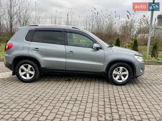 Серый Фольксваген Тигуан, объемом двигателя 2 л и пробегом 361 тыс. км за 9900 $, фото 3 на Automoto.ua