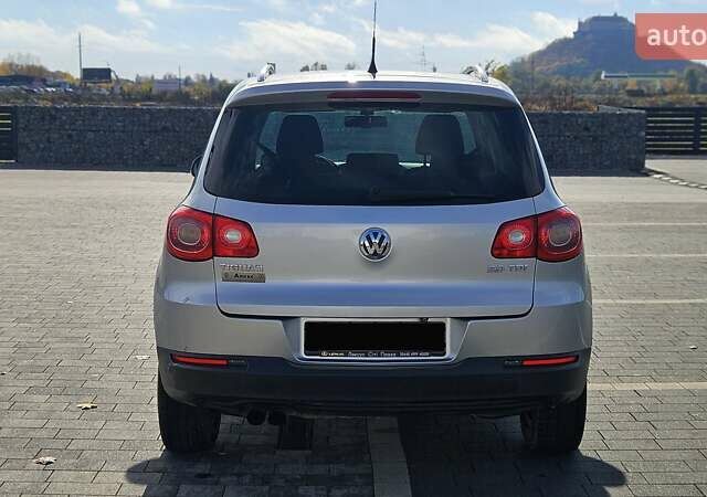 Серый Фольксваген Тигуан, объемом двигателя 2 л и пробегом 330 тыс. км за 9999 $, фото 8 на Automoto.ua