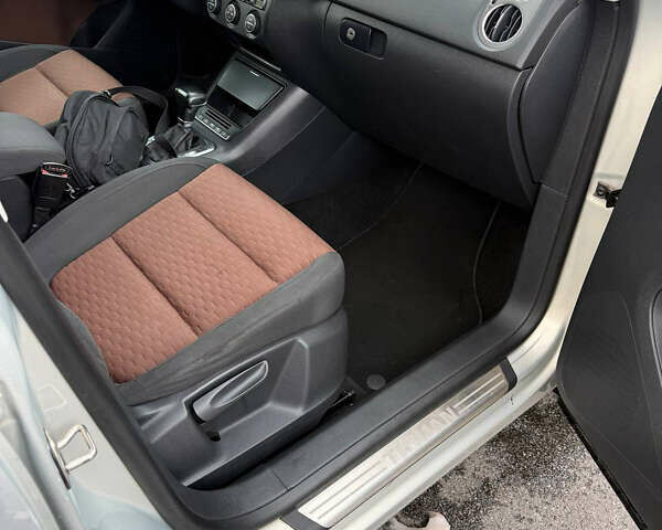 Серый Фольксваген Тигуан, объемом двигателя 2 л и пробегом 194 тыс. км за 10500 $, фото 4 на Automoto.ua