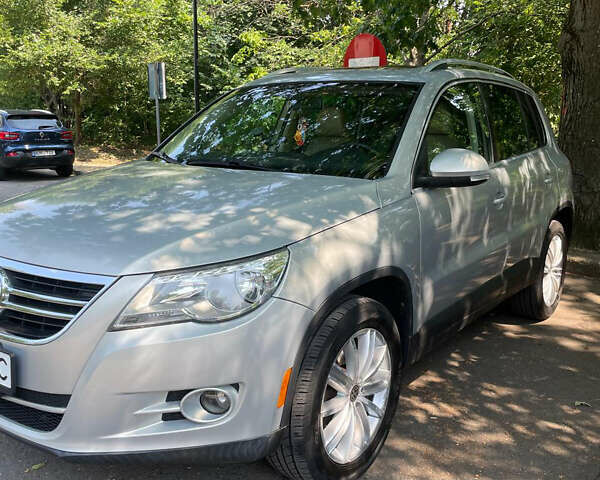 Серый Фольксваген Тигуан, объемом двигателя 2 л и пробегом 155 тыс. км за 10500 $, фото 23 на Automoto.ua