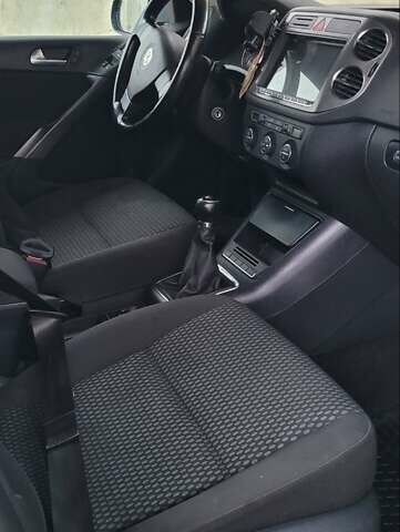 Серый Фольксваген Тигуан, объемом двигателя 1.98 л и пробегом 140 тыс. км за 8700 $, фото 21 на Automoto.ua