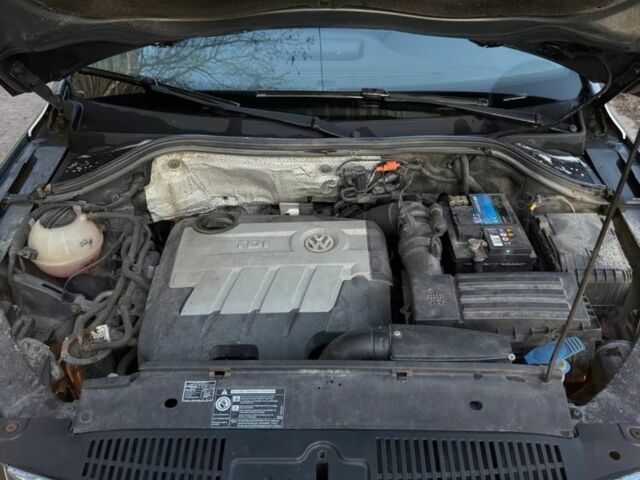 Серый Фольксваген Тигуан, объемом двигателя 2 л и пробегом 260 тыс. км за 5900 $, фото 13 на Automoto.ua