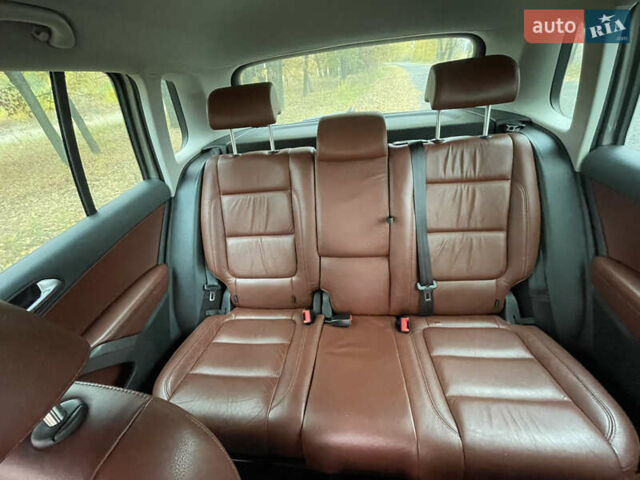 Сірий Фольксваген Тігуан, об'ємом двигуна 2 л та пробігом 107 тис. км за 10300 $, фото 7 на Automoto.ua