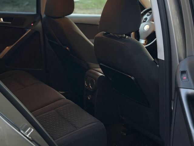 Серый Фольксваген Тигуан, объемом двигателя 2 л и пробегом 260 тыс. км за 5900 $, фото 10 на Automoto.ua