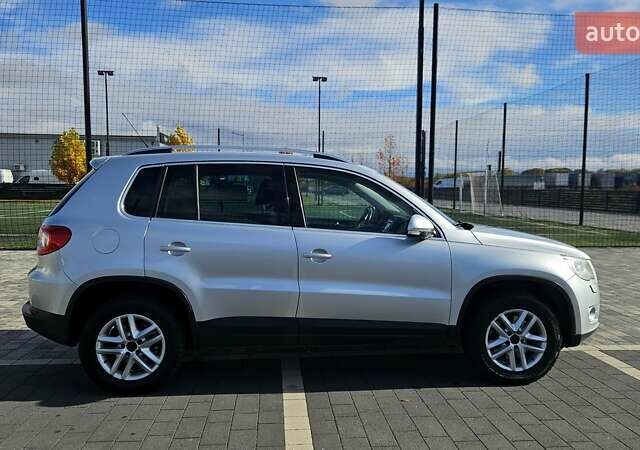 Серый Фольксваген Тигуан, объемом двигателя 2 л и пробегом 330 тыс. км за 9999 $, фото 11 на Automoto.ua