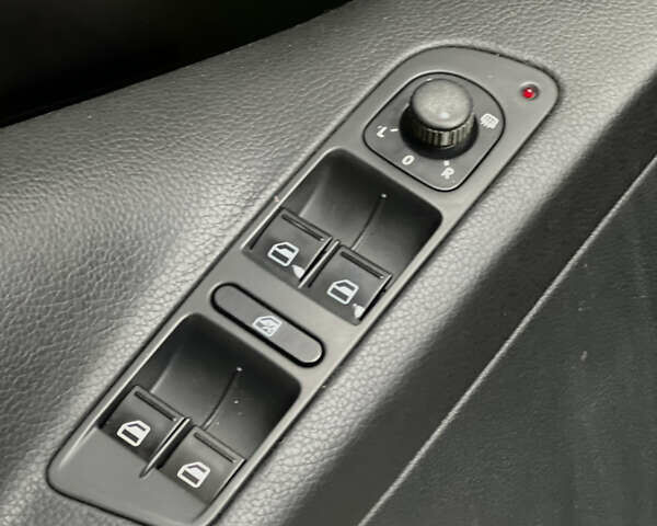 Сірий Фольксваген Тігуан, об'ємом двигуна 2 л та пробігом 315 тис. км за 8900 $, фото 14 на Automoto.ua