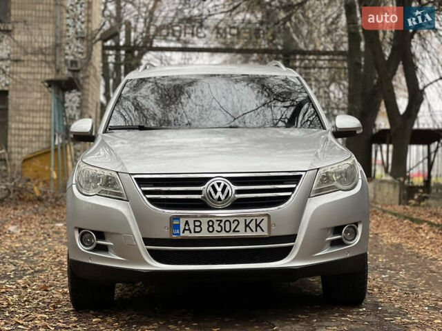 Серый Фольксваген Тигуан, объемом двигателя 1.97 л и пробегом 315 тыс. км за 8999 $, фото 2 на Automoto.ua