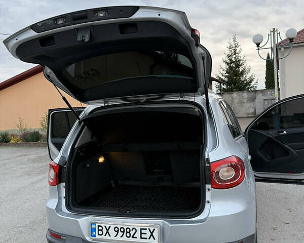 Серый Фольксваген Тигуан, объемом двигателя 1.4 л и пробегом 165 тыс. км за 9700 $, фото 37 на Automoto.ua