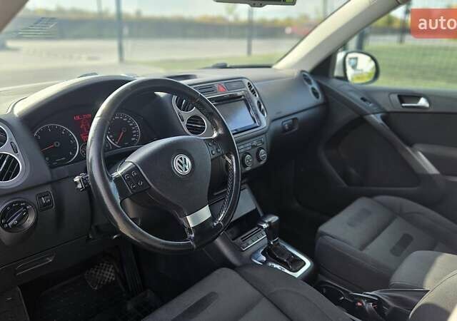 Серый Фольксваген Тигуан, объемом двигателя 2 л и пробегом 330 тыс. км за 9999 $, фото 20 на Automoto.ua