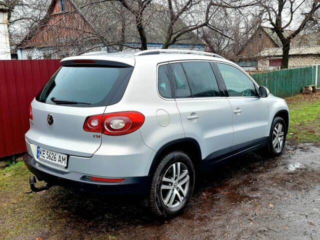 Серый Фольксваген Тигуан, объемом двигателя 1.4 л и пробегом 249 тыс. км за 8800 $, фото 3 на Automoto.ua