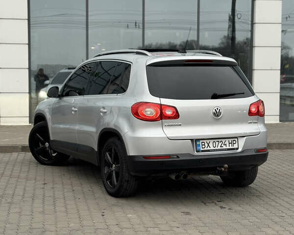 Серый Фольксваген Тигуан, объемом двигателя 2 л и пробегом 225 тыс. км за 11500 $, фото 87 на Automoto.ua