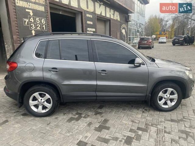 Сірий Фольксваген Тігуан, об'ємом двигуна 1.98 л та пробігом 167 тис. км за 10500 $, фото 4 на Automoto.ua