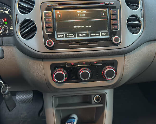 Серый Фольксваген Тигуан, объемом двигателя 1.98 л и пробегом 240 тыс. км за 11500 $, фото 12 на Automoto.ua