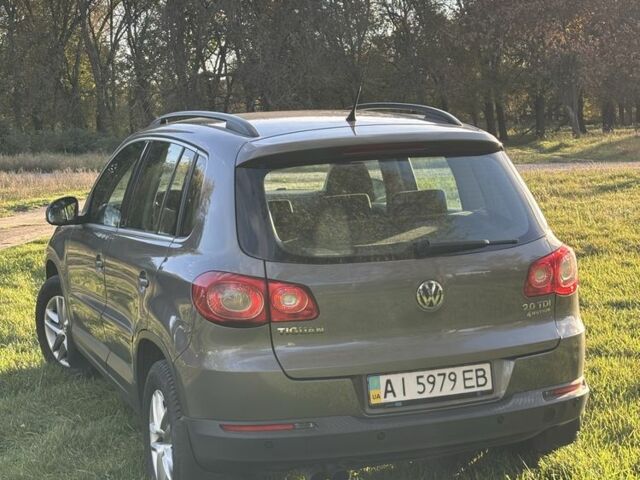 Сірий Фольксваген Тігуан, об'ємом двигуна 2 л та пробігом 203 тис. км за 10800 $, фото 2 на Automoto.ua