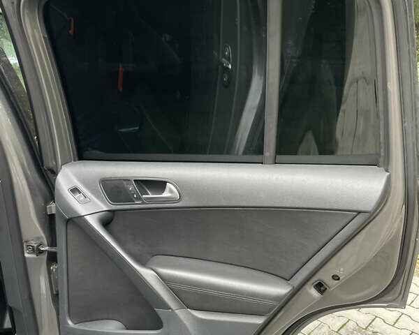 Сірий Фольксваген Тігуан, об'ємом двигуна 1.98 л та пробігом 250 тис. км за 9999 $, фото 6 на Automoto.ua