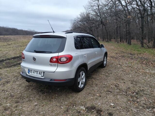 Серый Фольксваген Тигуан, объемом двигателя 2 л и пробегом 194 тыс. км за 10800 $, фото 2 на Automoto.ua