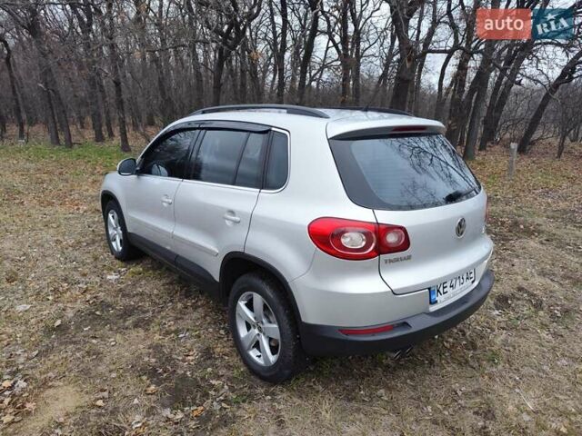 Сірий Фольксваген Тігуан, об'ємом двигуна 2 л та пробігом 194 тис. км за 10800 $, фото 2 на Automoto.ua