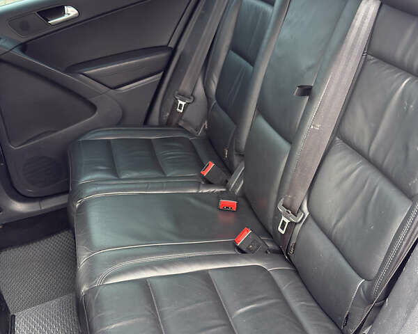 Сірий Фольксваген Тігуан, об'ємом двигуна 1.97 л та пробігом 250 тис. км за 11900 $, фото 27 на Automoto.ua