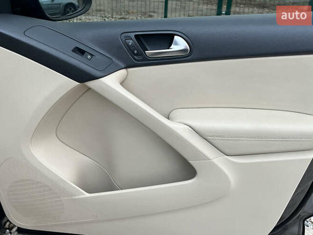 Серый Фольксваген Тигуан, объемом двигателя 1.98 л и пробегом 244 тыс. км за 11000 $, фото 26 на Automoto.ua