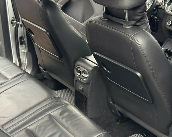 Сірий Фольксваген Тігуан, об'ємом двигуна 1.97 л та пробігом 250 тис. км за 11900 $, фото 31 на Automoto.ua