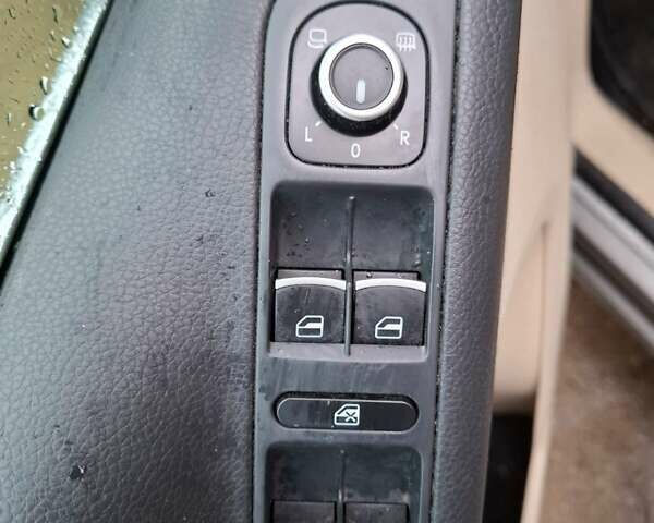 Серый Фольксваген Тигуан, объемом двигателя 1.97 л и пробегом 223 тыс. км за 15800 $, фото 53 на Automoto.ua