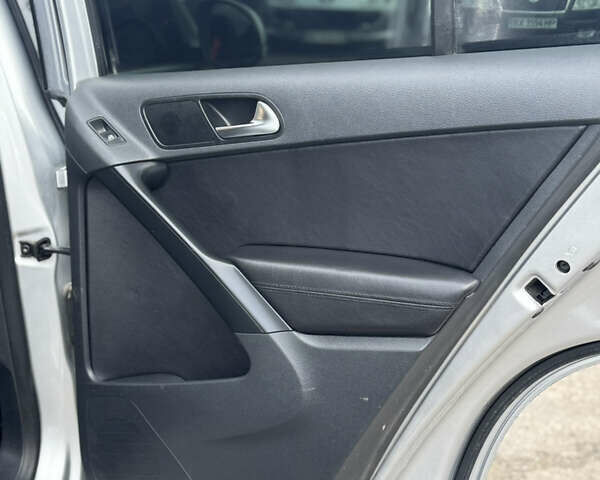 Серый Фольксваген Тигуан, объемом двигателя 2 л и пробегом 225 тыс. км за 11500 $, фото 51 на Automoto.ua