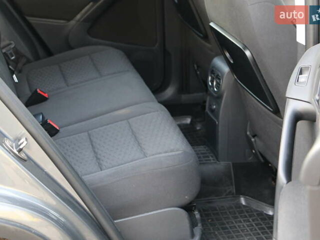 Серый Фольксваген Тигуан, объемом двигателя 2 л и пробегом 219 тыс. км за 12300 $, фото 16 на Automoto.ua