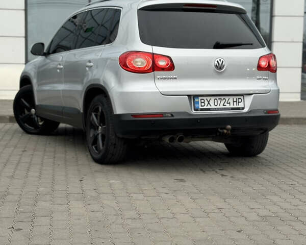 Серый Фольксваген Тигуан, объемом двигателя 2 л и пробегом 225 тыс. км за 11500 $, фото 17 на Automoto.ua