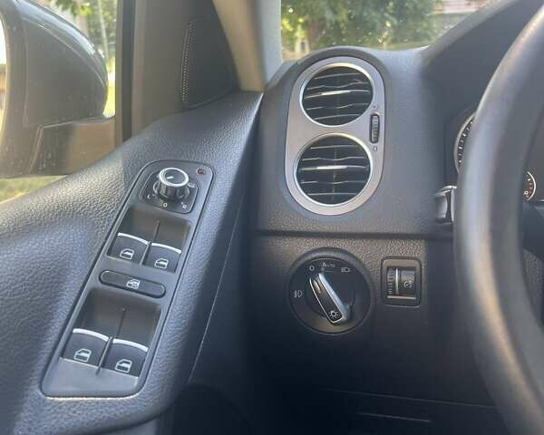 Серый Фольксваген Тигуан, объемом двигателя 1.98 л и пробегом 116 тыс. км за 11200 $, фото 29 на Automoto.ua