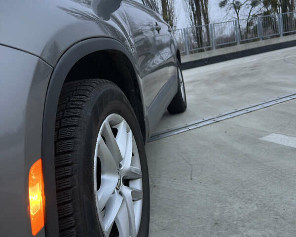 Серый Фольксваген Тигуан, объемом двигателя 1.98 л и пробегом 240 тыс. км за 11500 $, фото 23 на Automoto.ua